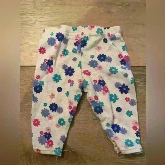5/$10-Child of Mine by Carter’s Baby Girl White Floral Leggings Size Newborn - Picture 3 of 3